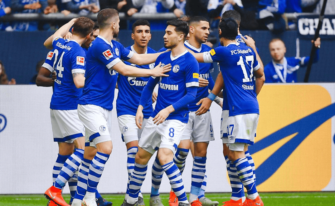 凯泽斯劳滕球队在比赛中彻底压倒对手的简单介绍