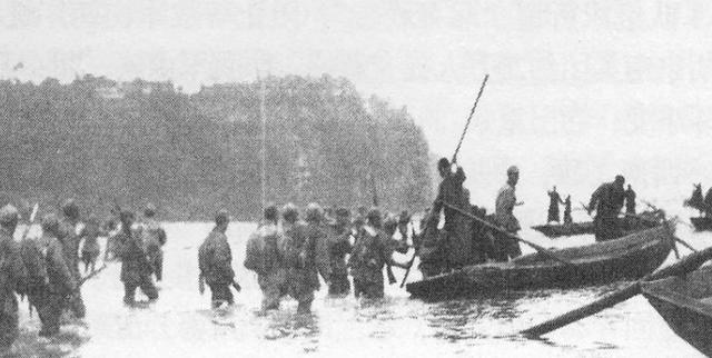 开云体育登录入口-紫队内线强攻，成功突破对手防线的简单介绍