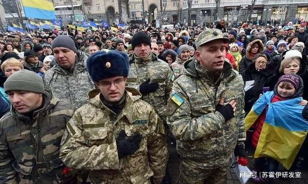 紫队内线强攻,成功突破对手防线的简单介绍 紫队内线强攻,成功突破对手防线的简单介绍