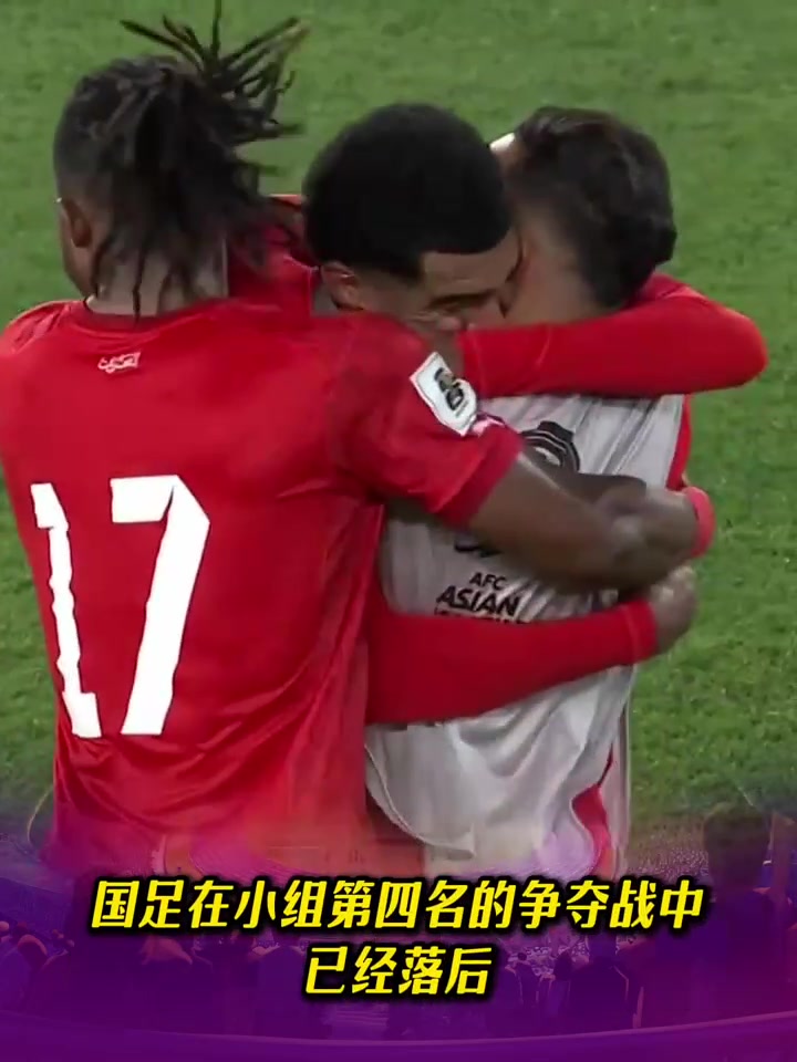 亚洲球队获得足球冠军，赛后欢呼雀跃