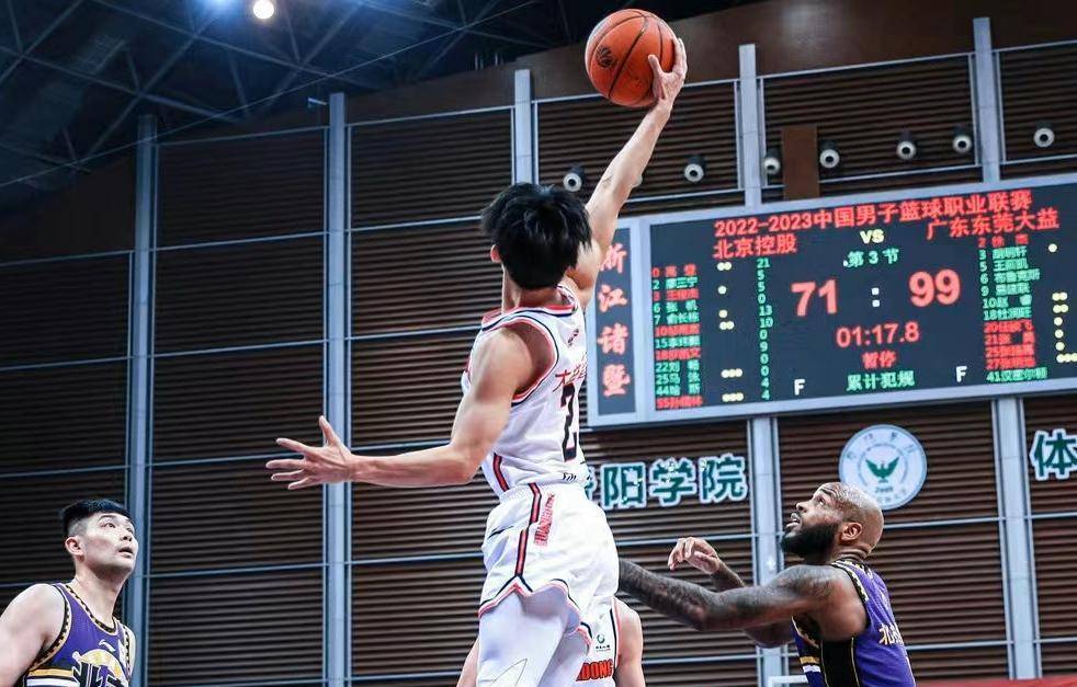 战术失误频出,夺冠热门需及时调整的简单介绍 战术失误频出,夺冠热门需及时调整的简单介绍