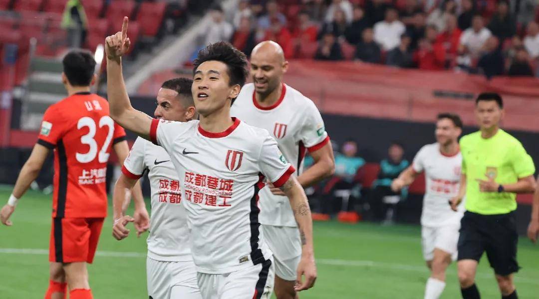 关于马德里竞技后防坚不可摧，稳固防线稳守不败的信息