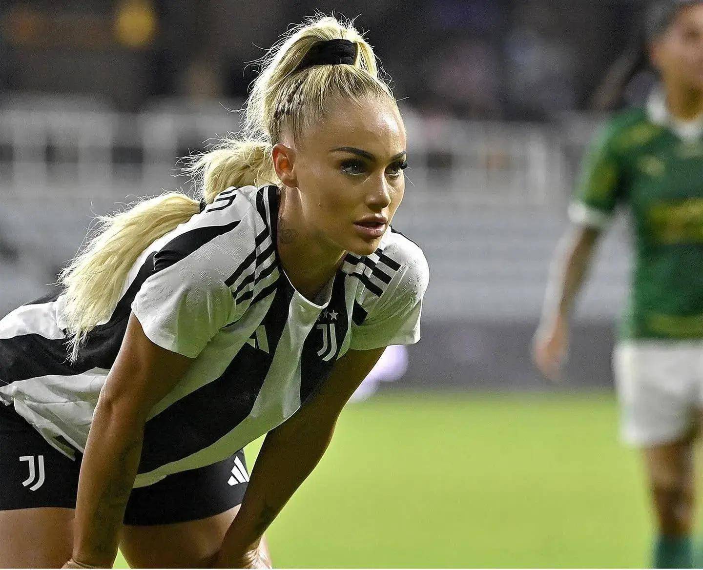 瑞典女足队员在友谊赛中表现出色 瑞典女足队员在友谊赛中表现出色