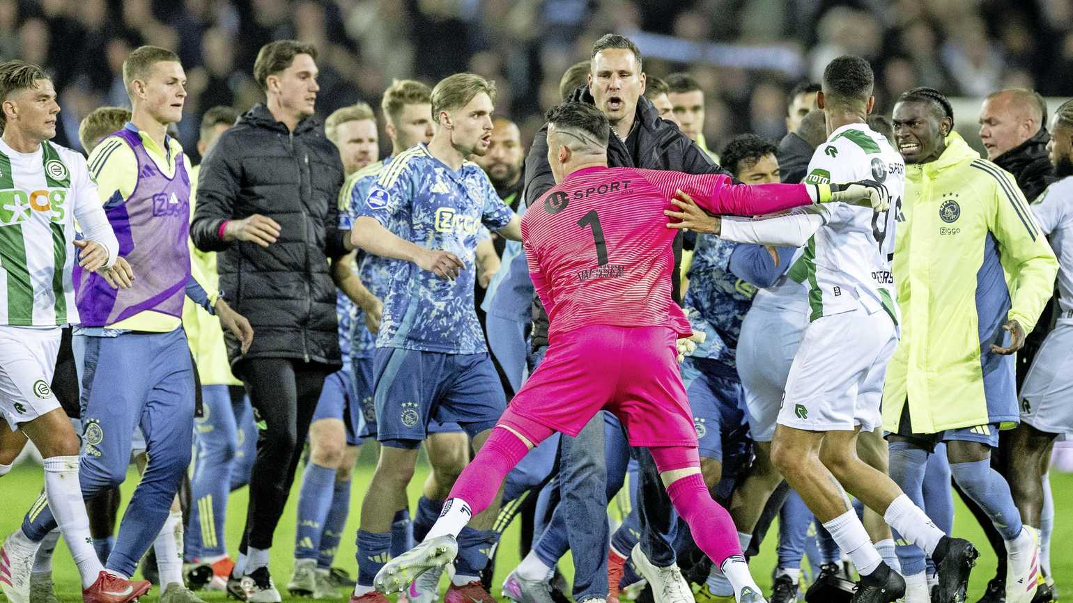 阿贾克斯五球血洗对手,引领小组榜首的简单介绍 阿贾克斯五球血洗对手,引领小组榜首的简单介绍