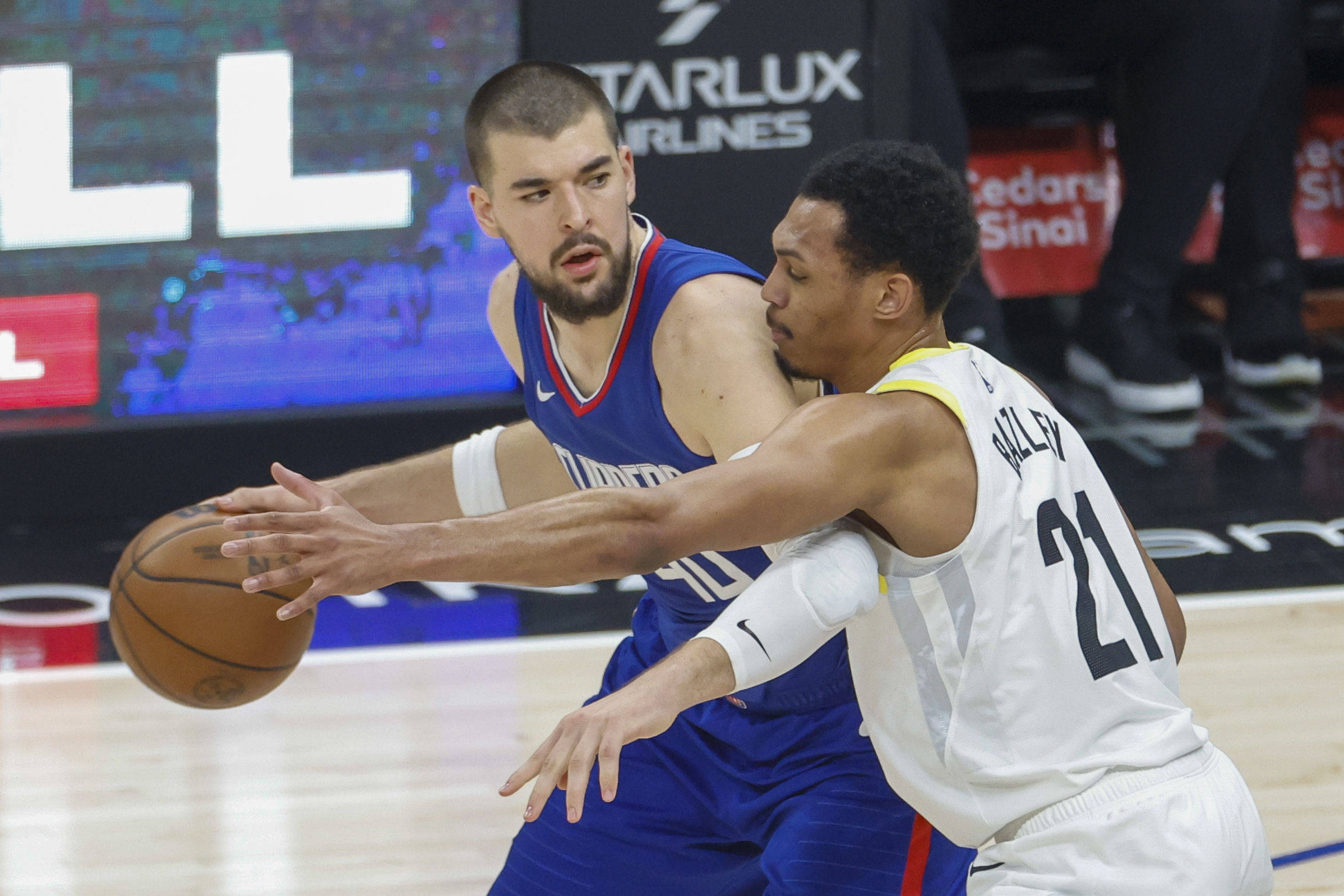 世界各国篮球比赛现场热闹非凡