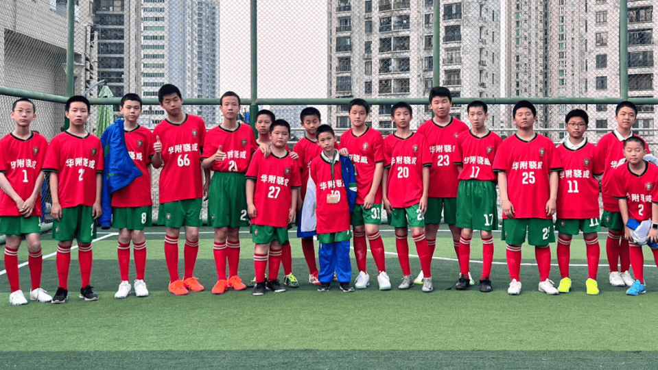 球员技艺纷呈，比赛欢乐精彩