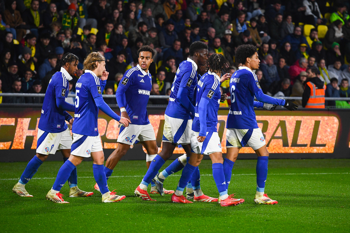 开云体育-南特队员在法国足球赛场上展现出色表现