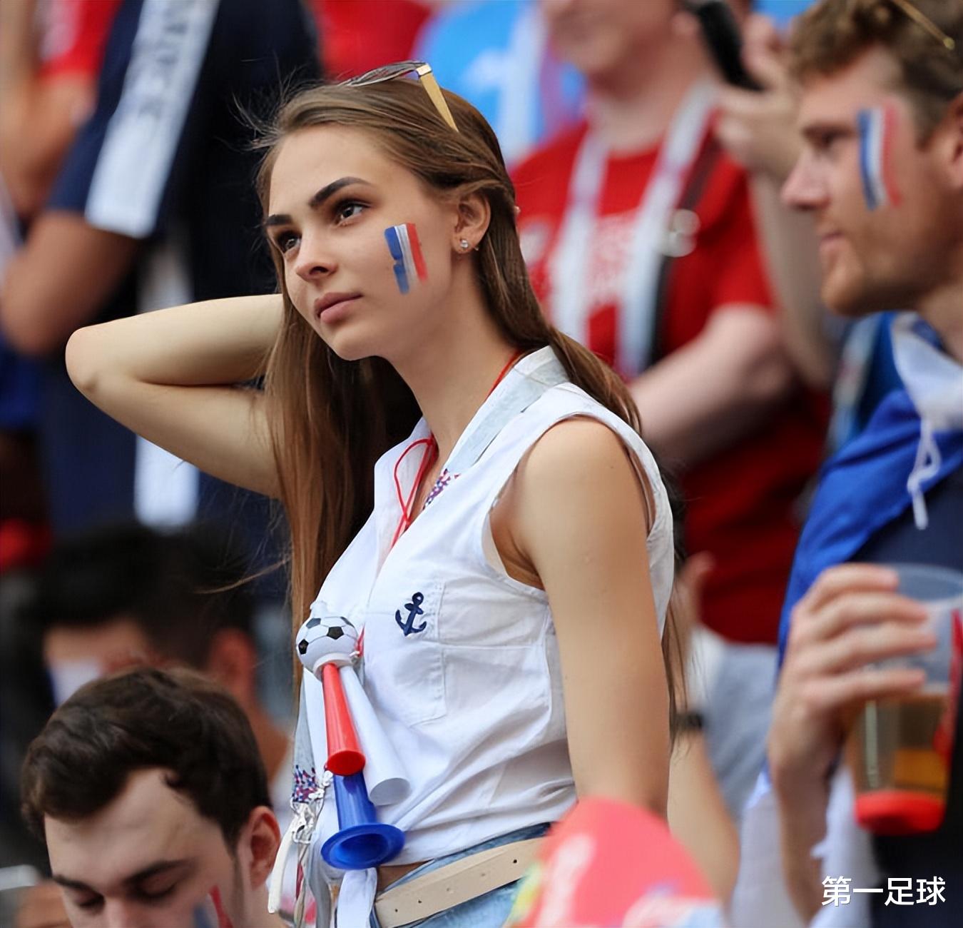 开云体育登录-法国女子足球队士气高昂，备战重要比赛
