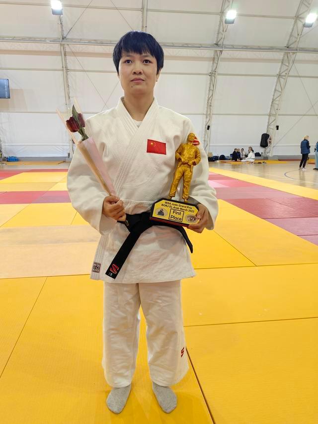 开云体育app-关于日本女子柔道选手一鼓作气，夺下金牌的信息