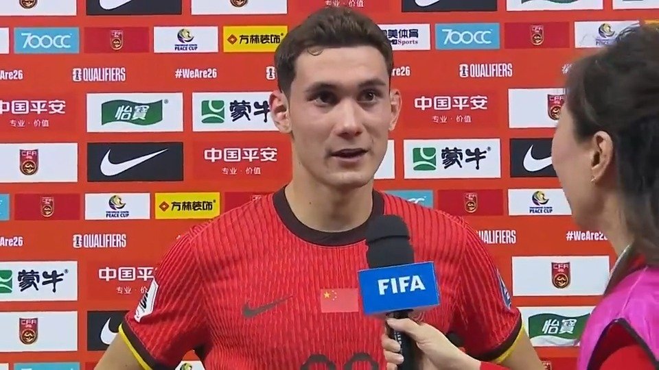 开云体育在线-边锋神奇突破精彩表现，助力球队晋级