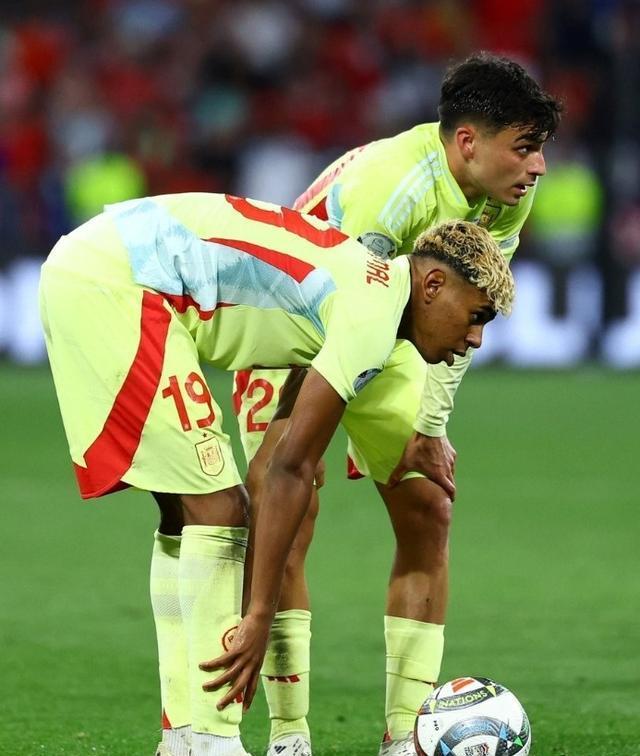 包含足球场上的激情角逐,谁将笑到最后?的词条 包含足球场上的激情角逐,谁将笑到最后?的词条