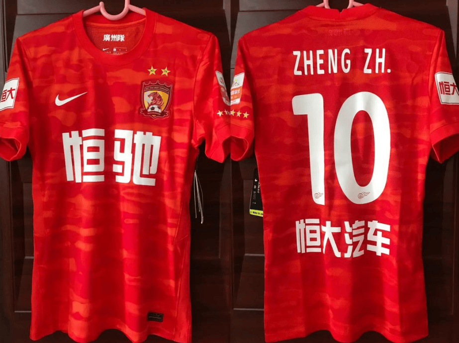 包含球队新球衣发布会火爆进行，吸引众多球迷参与的词条