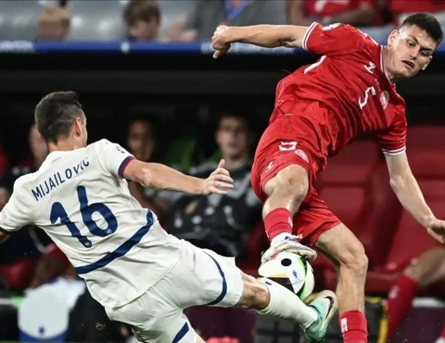 包含英格兰战胜克罗地亚，小组出线前景看好的词条