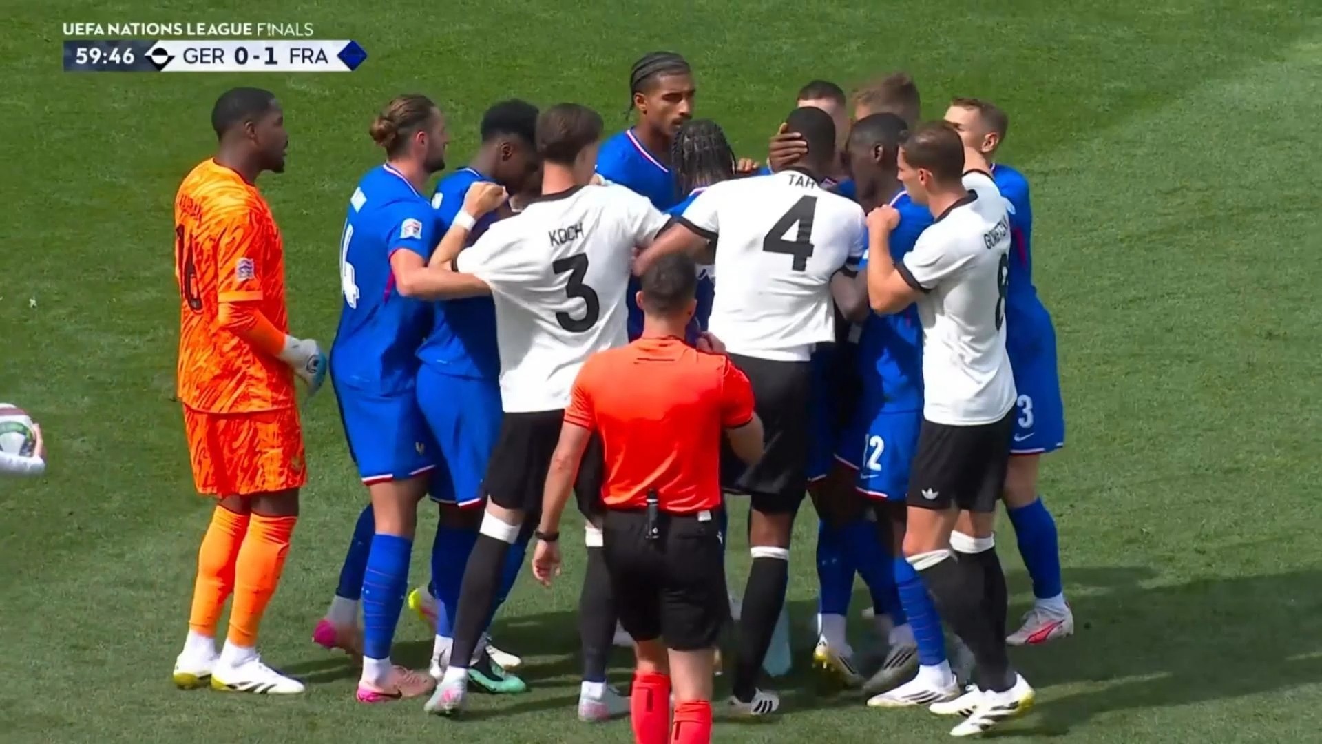 开云体育app下载-法国球员产生争议，批评言论引发热议