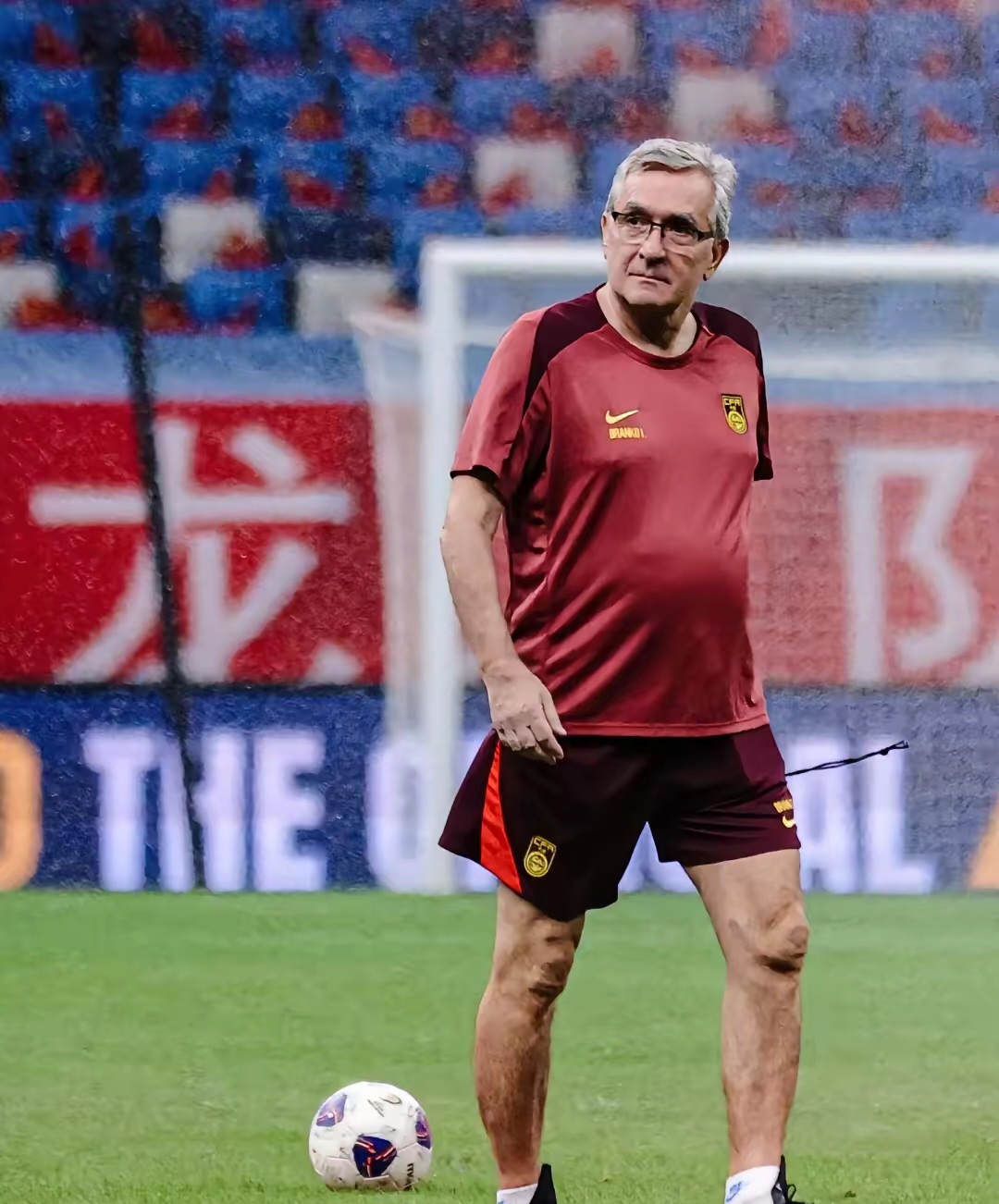 包含新秀球员崭露头角:足球比赛中的惊喜表现的词条 包含新秀球员崭露头角:足球比赛中的惊喜表现的词条